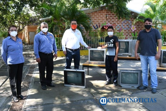 Inicia SNTE 6 entrega de aparatos electrónicos para alumnos de escasos recursos