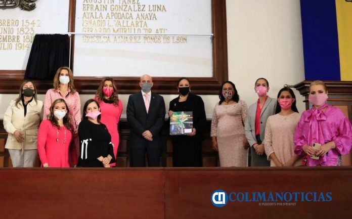 Inscriben el nombre de Griselda Álvarez en el Muro de Honor del Ayuntamiento de Guadalajara