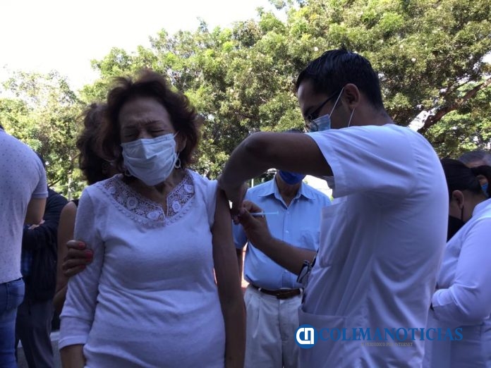 Instalan módulo de vacunación contra la Influenza en Casa de Día del Adulto Mayor del Issste Colima2