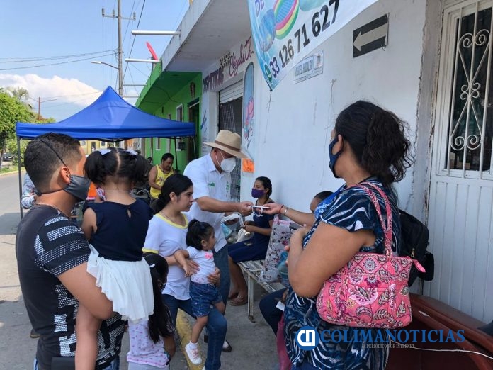 Promueve Virgilio uso de cubrebocas en tianguis de Minatitlán (2)