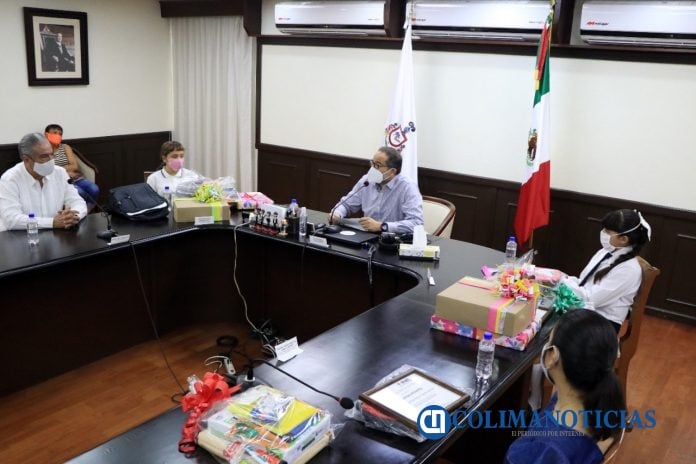 Reconoce Gobernador a participantes de Parlamento Infantil