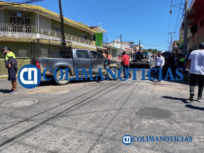 Reportan choque en la calle Del Trabajo en el centro de Colima