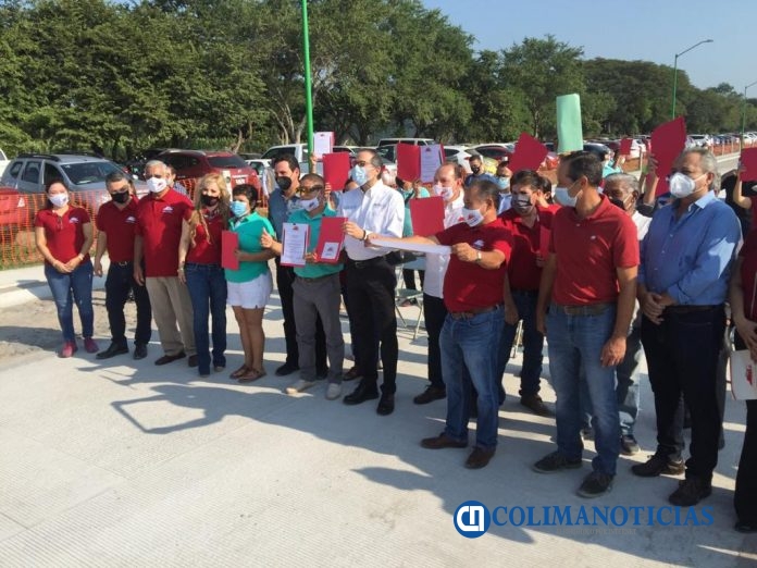 STSGE entrega a 504 trabajadores lotes del Fraccionamiento Palmas del Camino Real