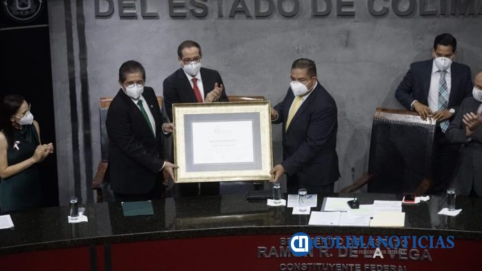 Sesión Solemne por el 80 Aniversario de la Máxima Casa de Estudios colimense udec4