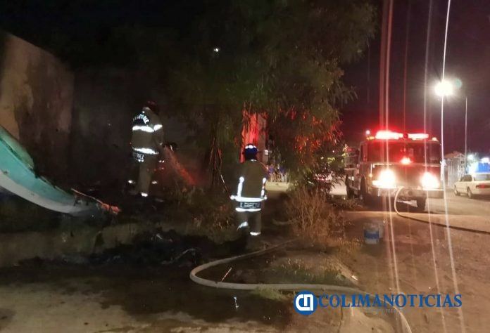 Incendio en lancha en Manzanillo