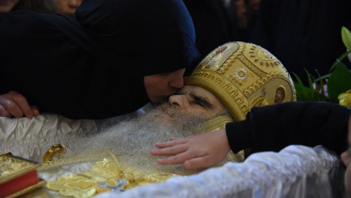 fallece arzobispo por covid