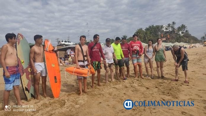 Grupo guardavidas salvan a 8 personas en playa Miramar 02