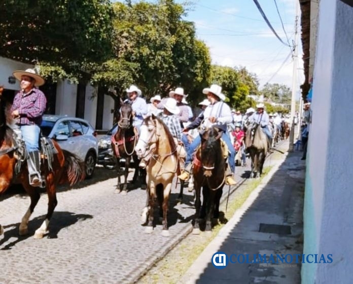 cabalgata en comala pese a covid