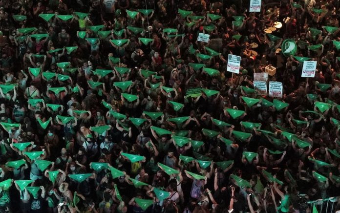 TOPSHOT-ARGENTINA-ABORTION-BILL-DEBATE-DEMO