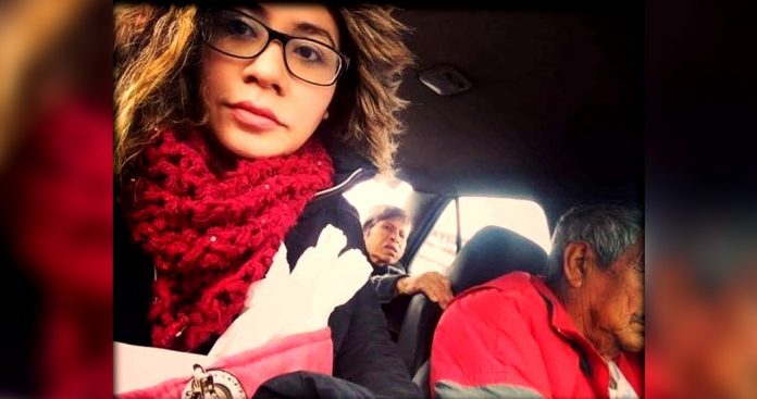taxista trabaja con su esposa enferma