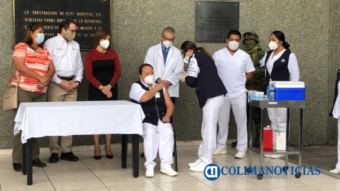 Celia, la primera enfermera en recibir la vacuna anti-Covid 19 en Colima