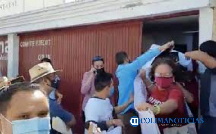 Se hace viral ataque a huevazos a Indira y Mario Delgado