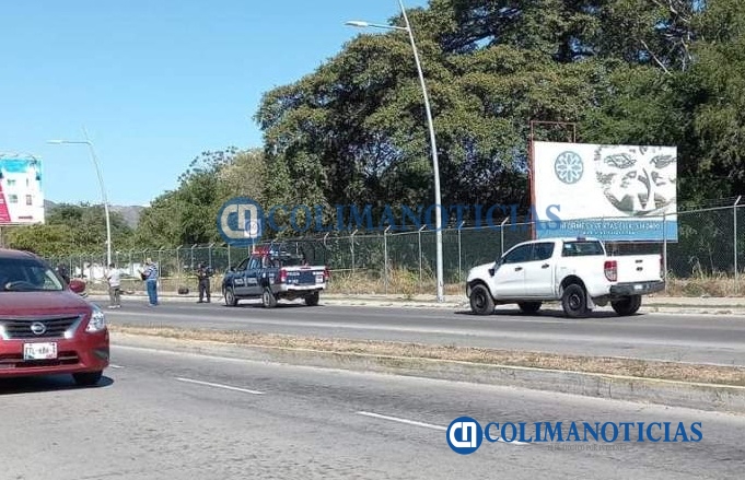 muere motociclista al caer