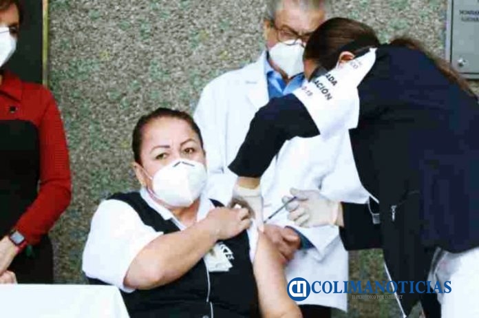 trabajadores de Salud han sido vacunados contra COVID-19
