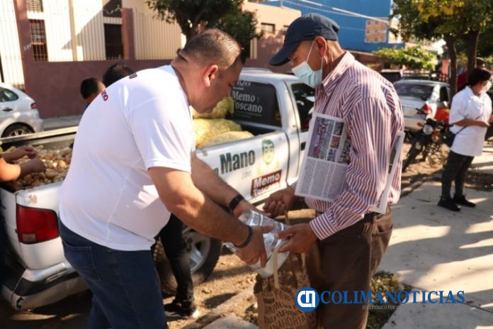 Memo Toscano entrega apoyos