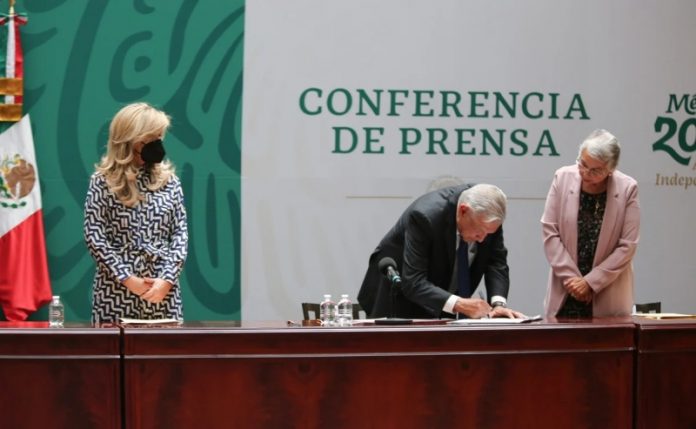 AMLO firma Acuerdo Nacional por la Democracia con los gobernadores; se comprometen a no interferir en proceso electoral