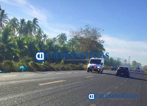 Pareja de motociclistas resultan lesionados al chocar con camioneta