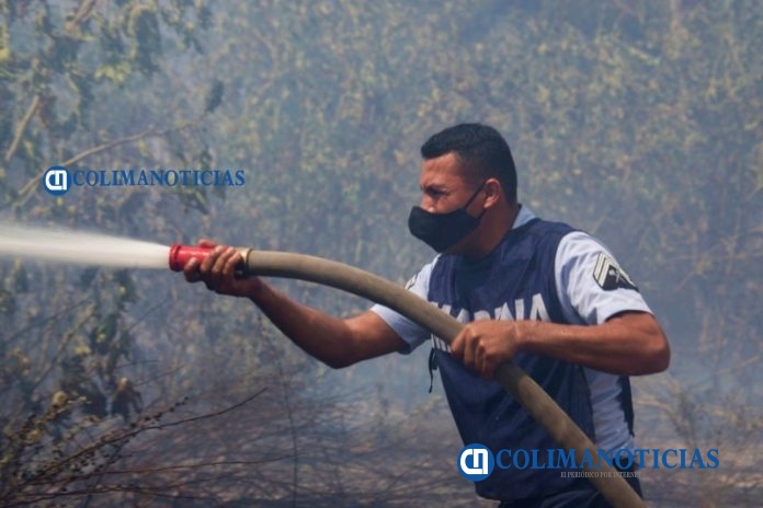 SEMAR apoyo en sofocar incendio en el fraccionamiento La Joya4
