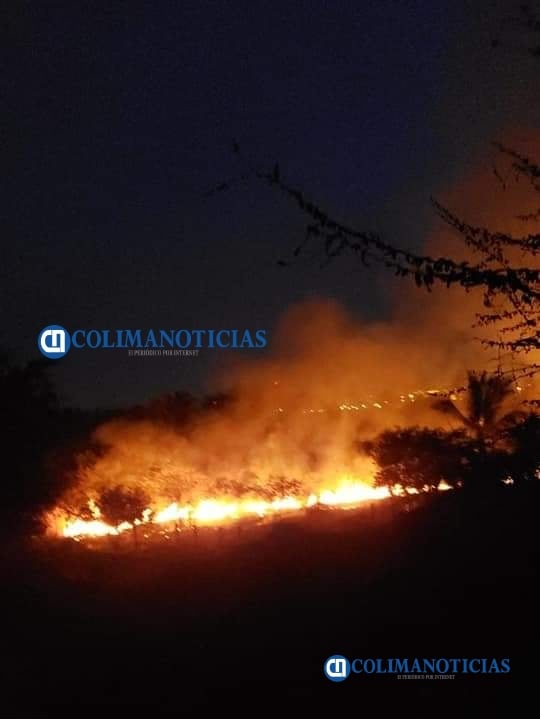 Sofocan incendio de pastizal y llantas en libramiento El Naranjo