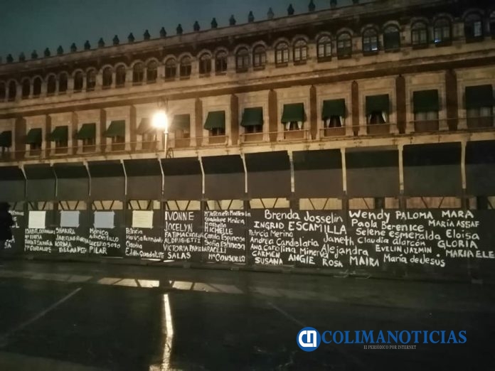 Vallas de palacio Nacional con nombres