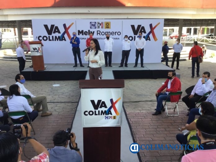 mely romero al tomar protesta como candidata electa a la gubernatura de Colima
