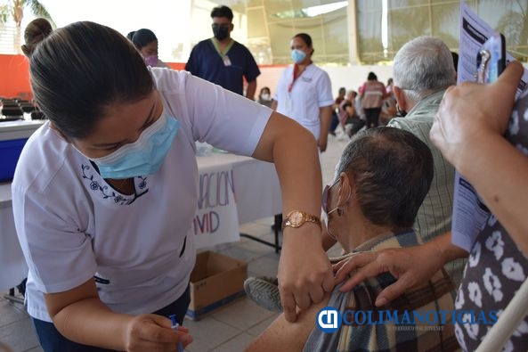 vacunacion de adultos mayores villa