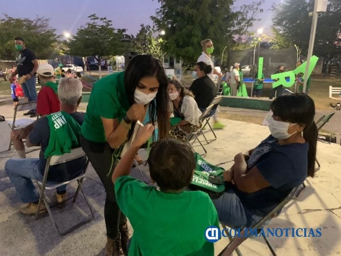 Karina Heredia se compromete a gestionar transporte gratuito para estudiantes