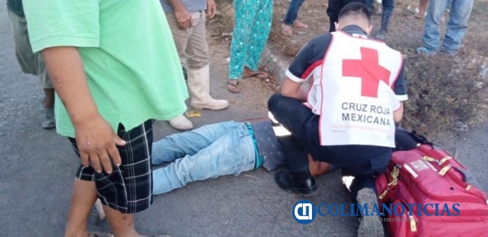 Motociclista es impactado por conductor de camioneta en la carretera a Cerro de Ortega