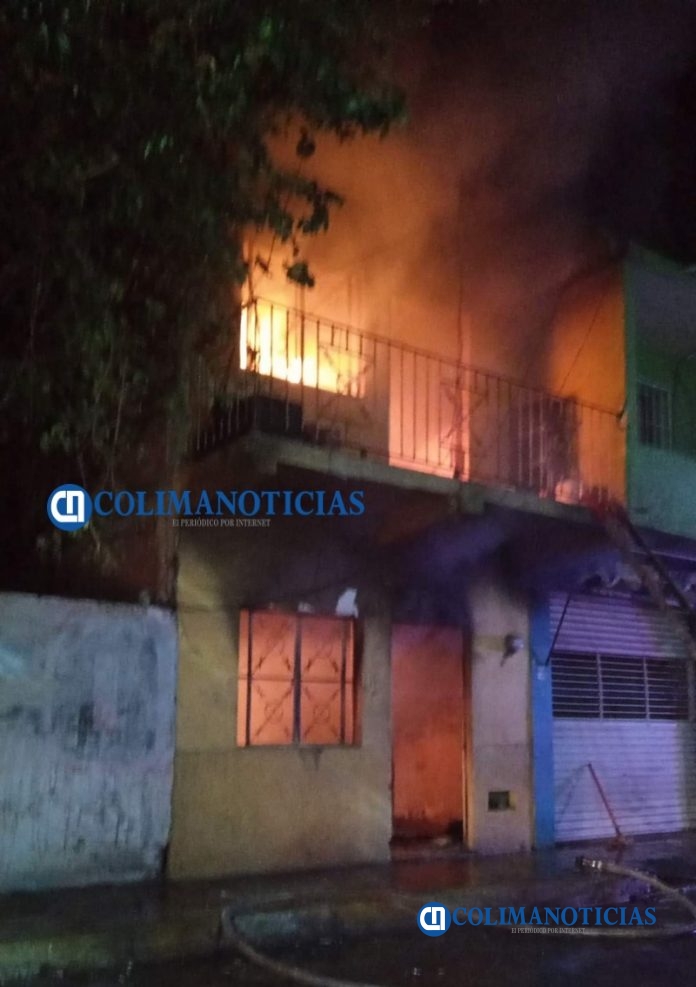 Persona con problemas mentales incendia vivienda en el centro de Manzanillo4