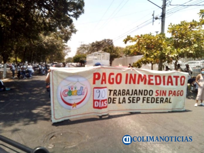 Bloquean trabajadores de los CENDI la avenida Gonzalo de Sandoval