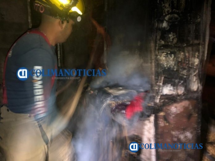 Incendio consume vivienda en la colonia Solidaridad3