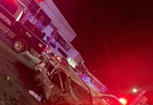 Mujer resulta lesionada en accidente vial en semáforo del crucero de Las Hadas