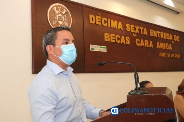 Entrega de becas Cara Amiga_Rector