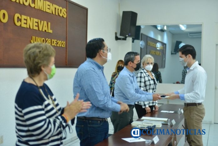 Entrega de reconocimientos al premio Ceneval_d
