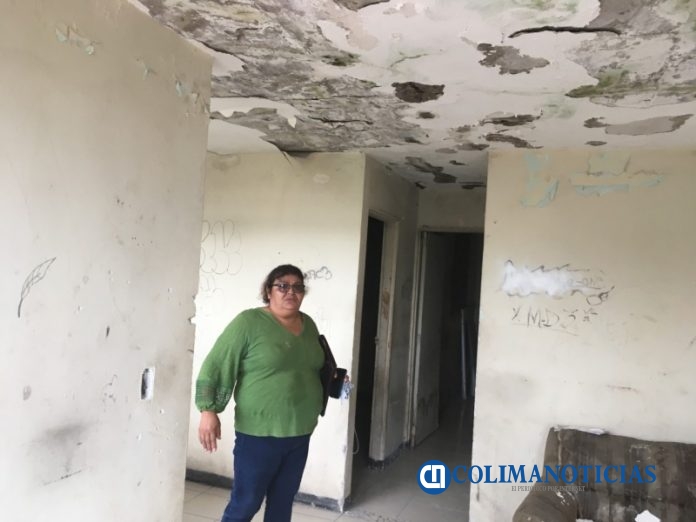 Mujer urge a Infonavit demoler o dar mantenimiento a casa cuadruplex por temor a que se desplome 2