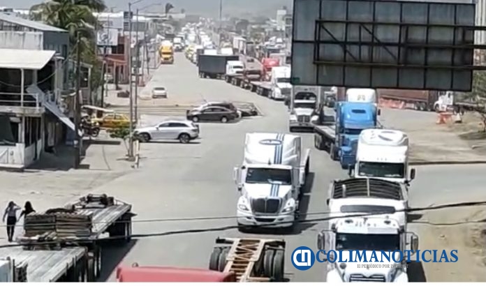caos vial en puerto de manzanillo