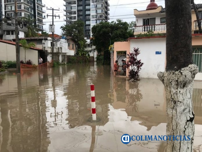 Se inundan calles de Puerto Vallarta33