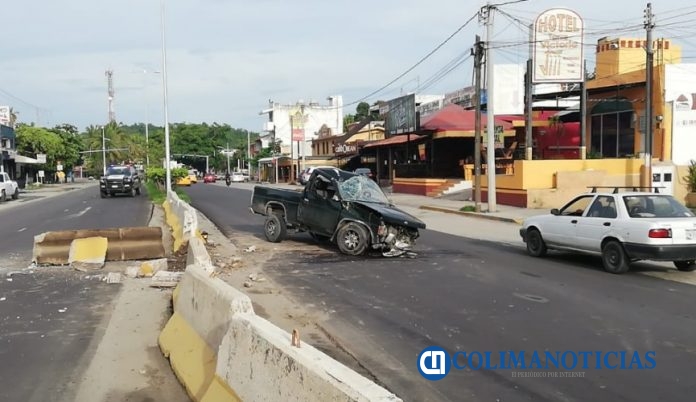 vuelca camioneta en Manzanillo