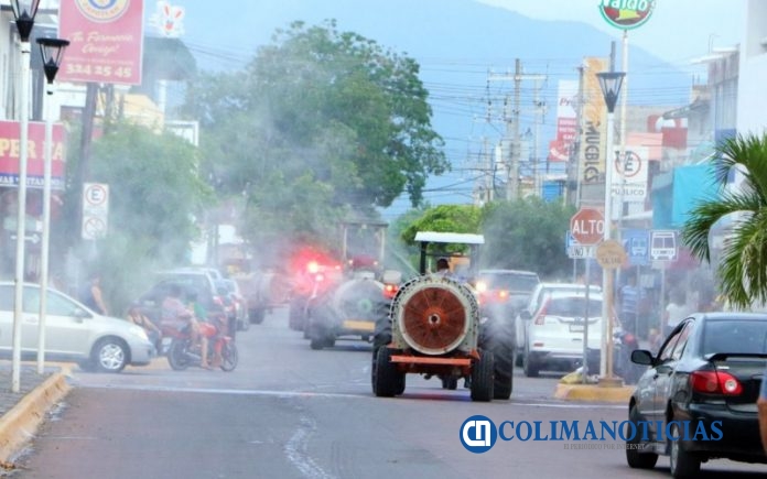 30 mil litros de hipoclorito de sodio dispersan en Tecomán para combatir el COVID-19