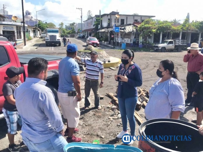 Diana Zepeda en reunion con ciudadanos