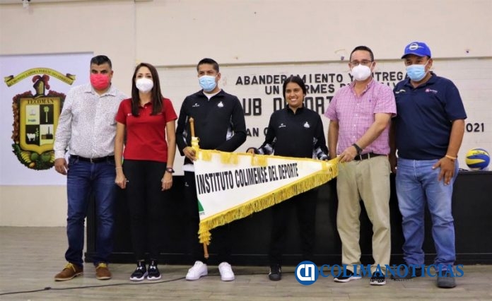 Abanderan y entregan uniformes al Club Deportivo Monarcas