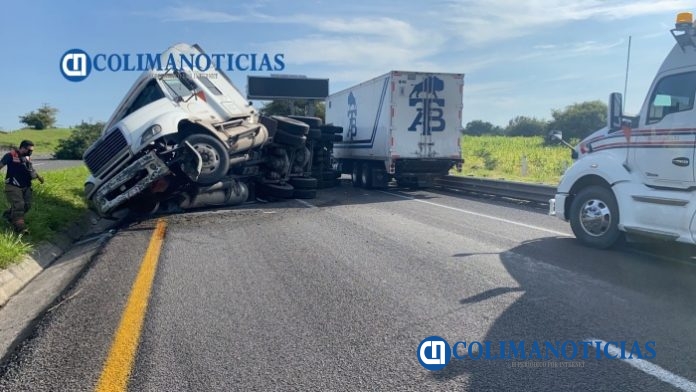 Cerrada autopista Colima-GDL por fuerte accidente