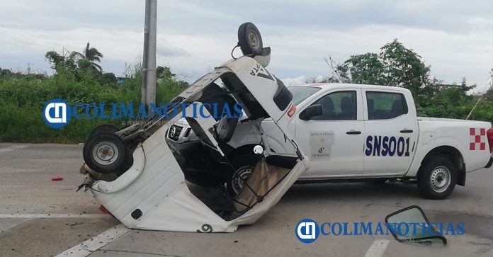 Vuelca mototaxi al ser golpeada por camioneta en Santiago 33