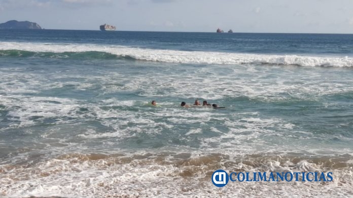 rescatan a 19 de playas en Manzanillo