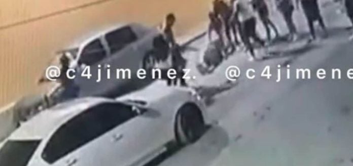 Captan a adulto mayor siendo agredido a golpes y machetazos hasta la muerte en Ecatepec