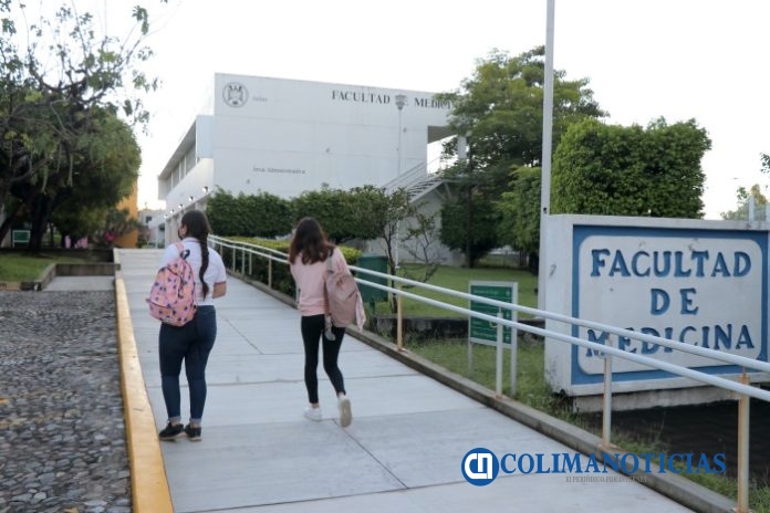 Contentos, alumnos regresan a sus aulas_b