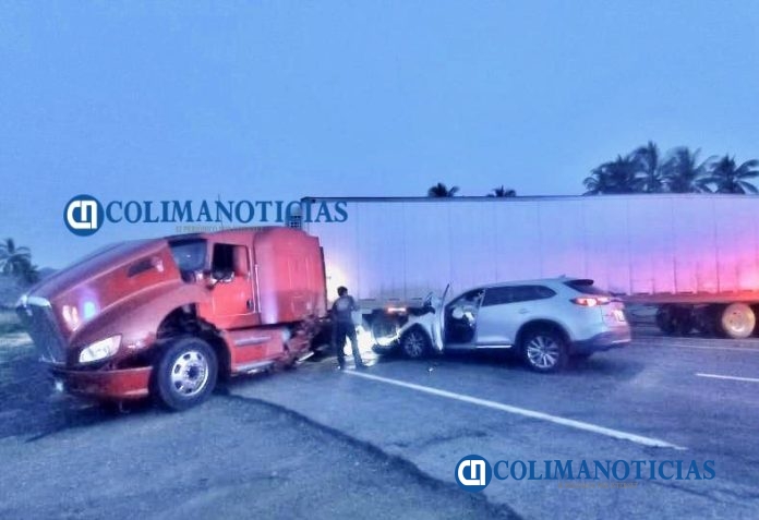 Dos lesionados al impactar camioneta a trailer en la autopista Colima-Manzanillo