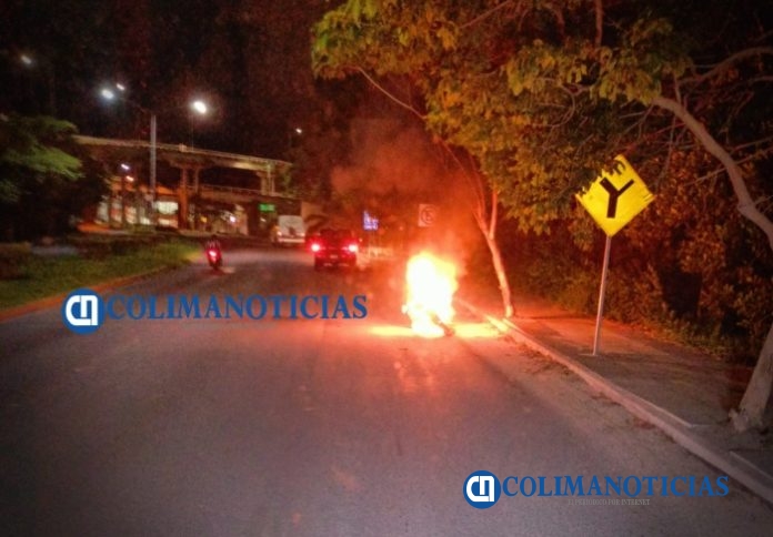 Se incendia motocicleta en el Valle de las Garzas