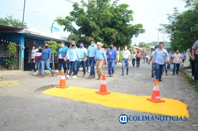 Visita Margarita Moreno la comunidad de Piscila