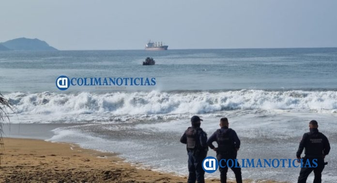Aparece cuerpo flotando en playa azul de Salagua